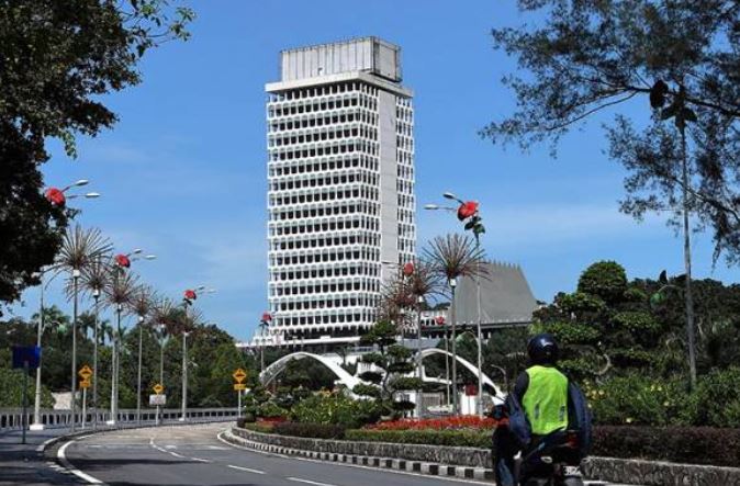 Dewan Negara bahas usul projek LCS petang ini