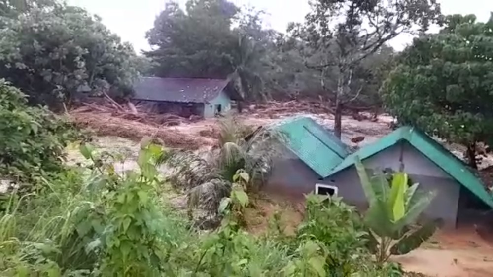 Gunung jerai banjir (VIDEO) Limpahan
