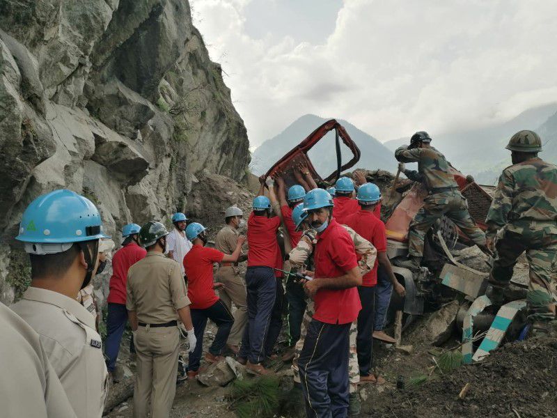 10 maut, 30 cedera terperangkap tanah runtuh di India