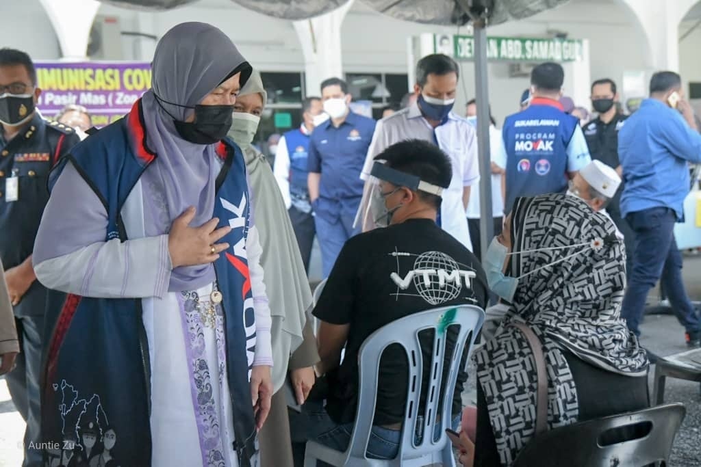 500,000 peniaga kecil selesai divaksin Oktober