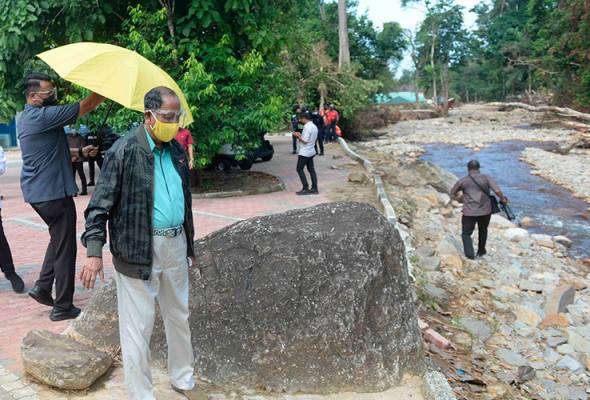 Sultan Kedah berkenan tinjau kesan bencana di Titi Hayun