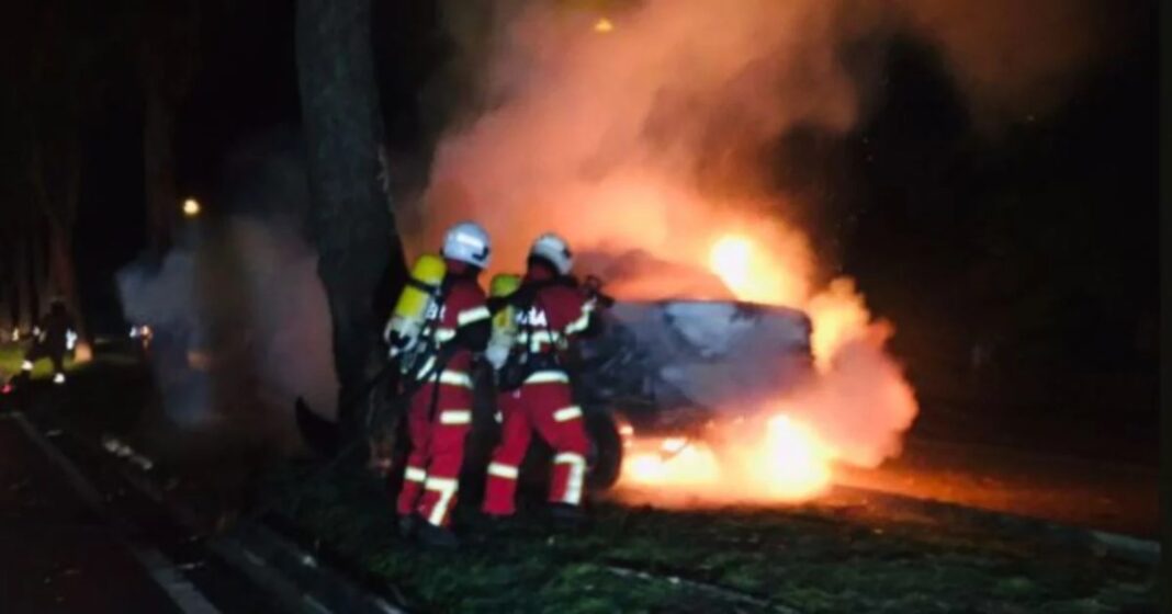 Warga emas rentung kereta terbakar rempuh pokok