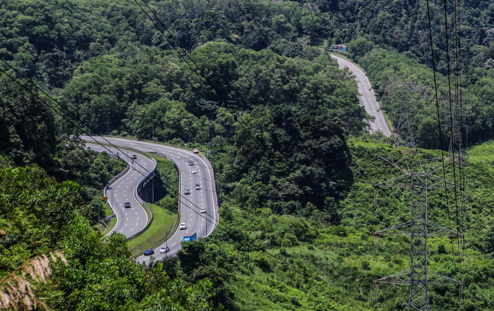 Rentas negeri: Terminal bas lengang, trafik lebuh raya lancar