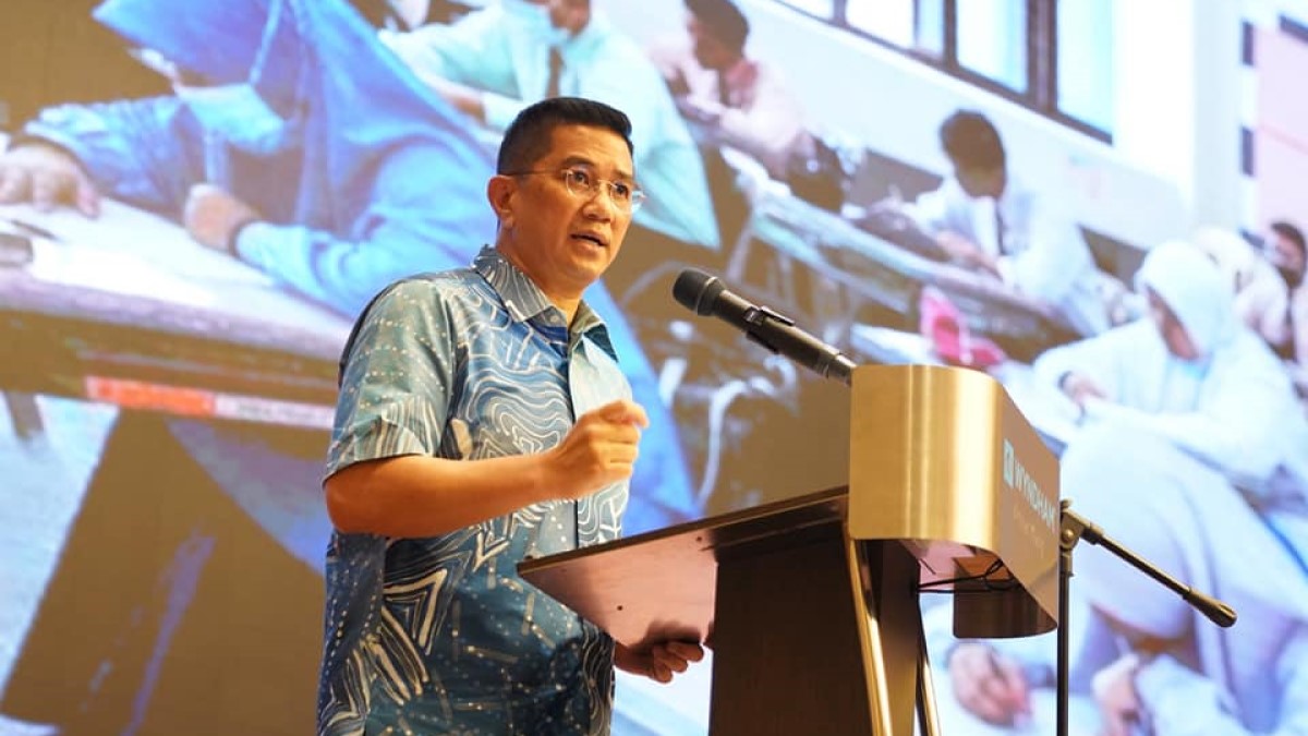 Ramai pemimpin, akar umbi UMNO mahu kerjasama dengan Bersatu – Azmin