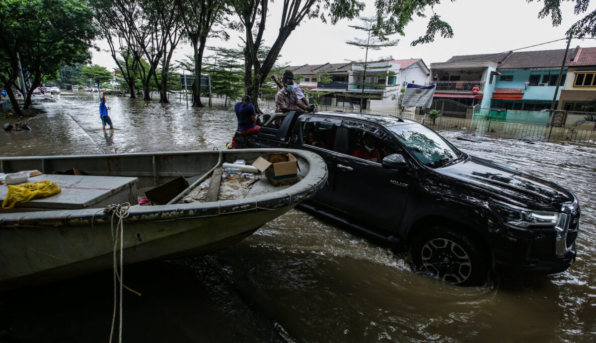 Banjir: 41 nyawa terkorban, 8 orang masih hilang