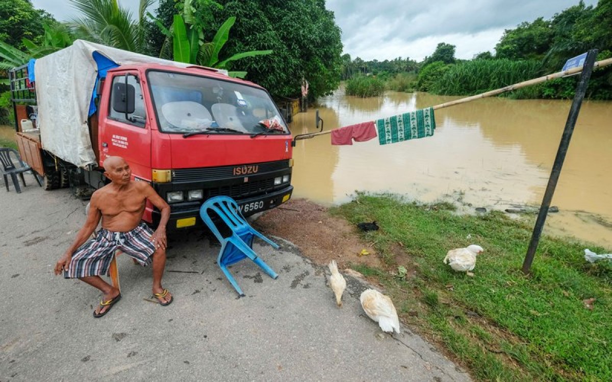 tidur dalam lori