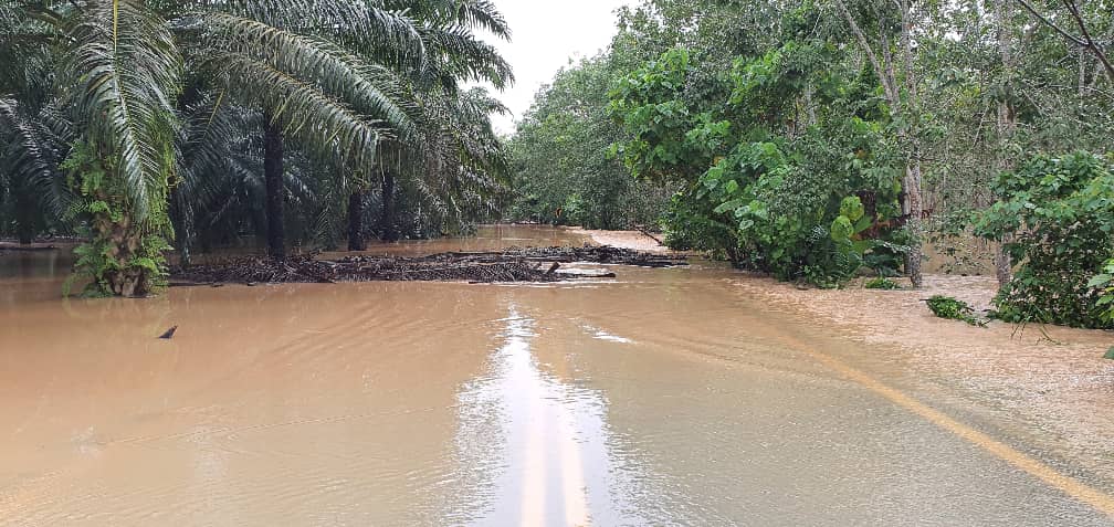 1,080 mangsa banjir dipindahkan di Segamat, Tangkak
