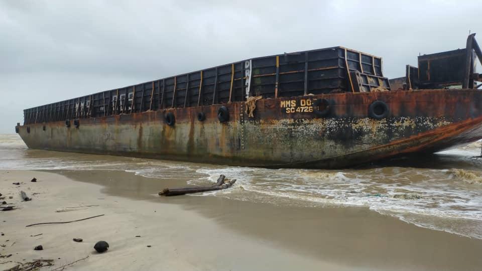Tongkang bernilai RM6 juta tersadai di Pantai Melawi dituntut