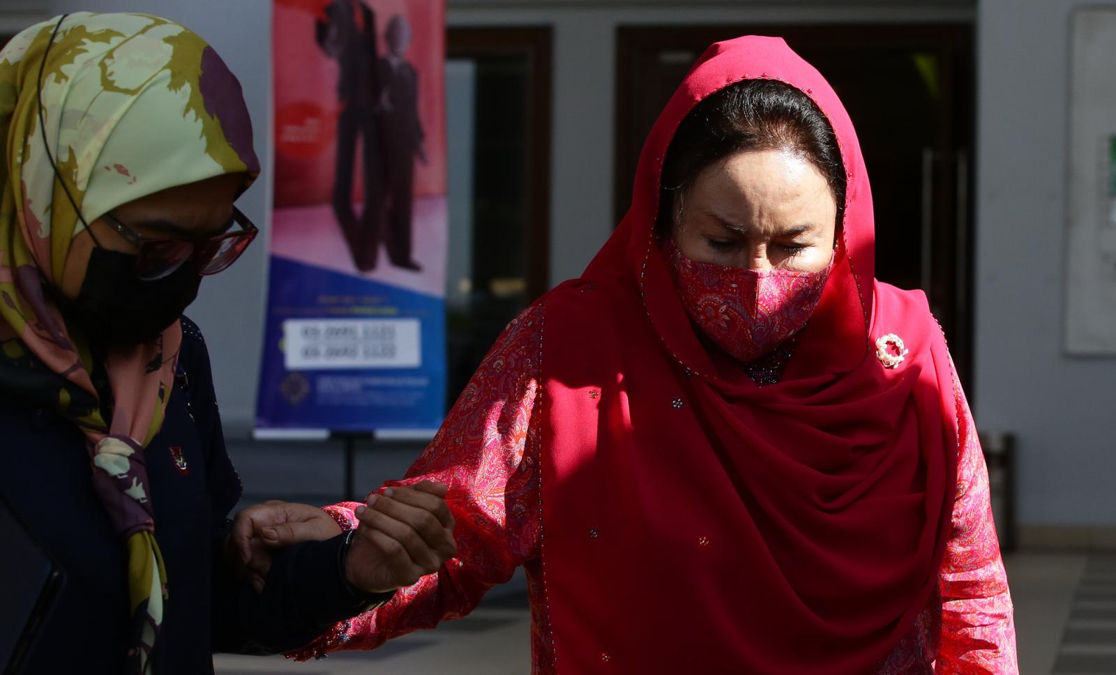 Kes rasuah Rosmah: Pasukan pembelaan tidak panggil Najib sebagai saksi