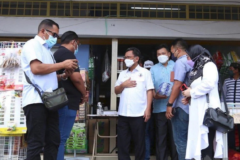 Shafie Apdal, ahli Warisan dihalang jumpa peniaga di Pasir Gudang