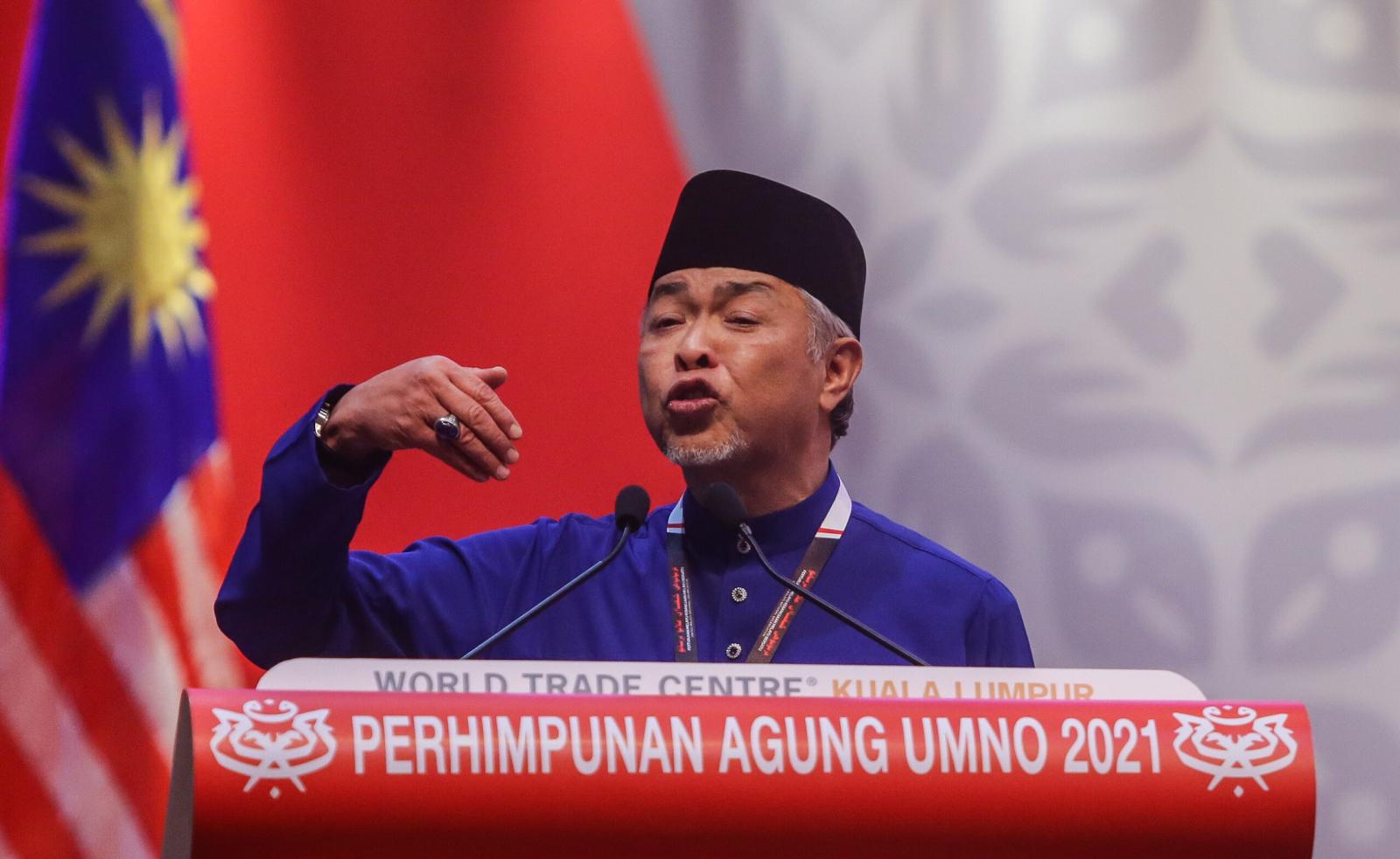 Zahid patut ‘cermin dulu’ sebelum cakap soal Muhyiddin