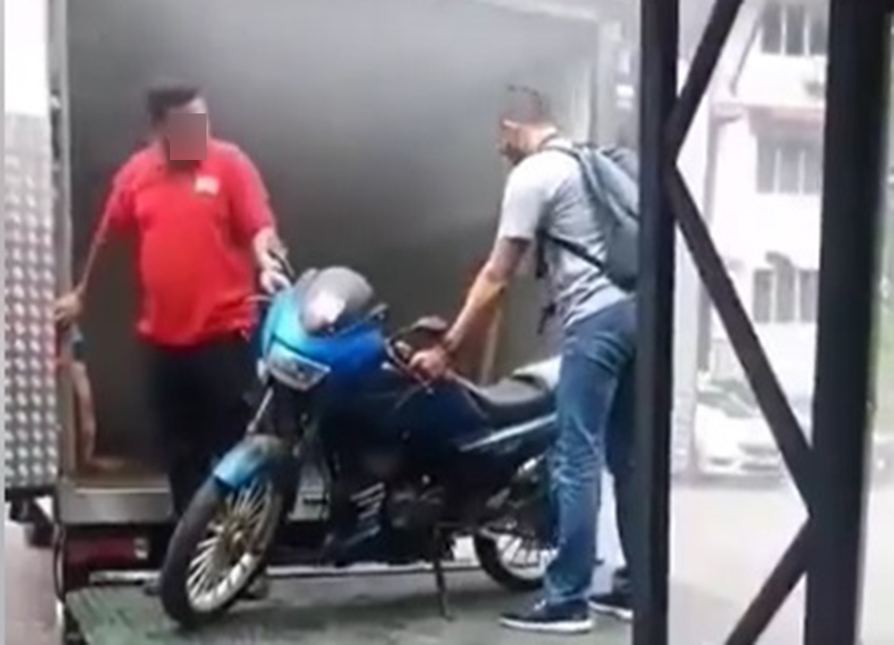 Lelaki menyamar jadi polis curi motosikal