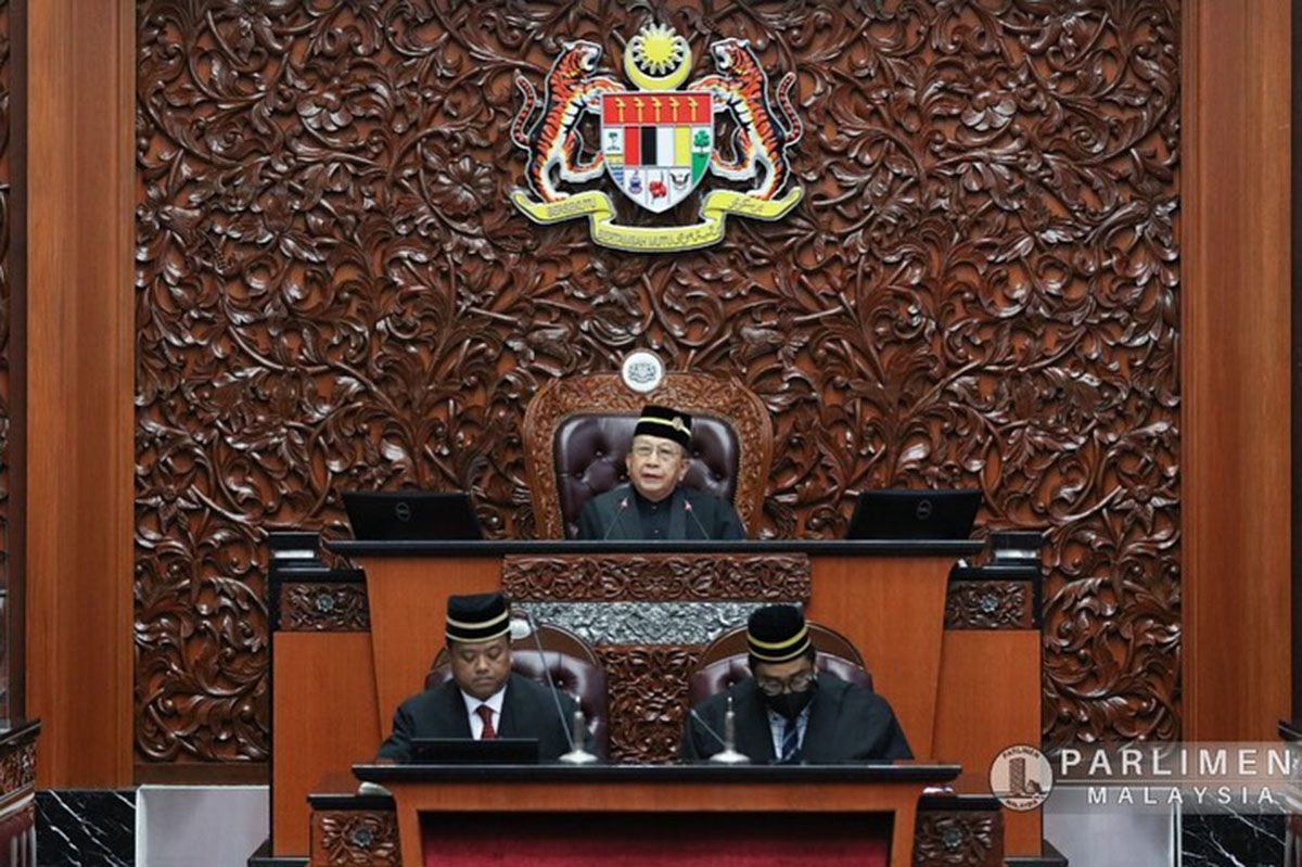 Speaker tegur Menteri, Timbalan Menteri MITI tak hadir jawab soalan