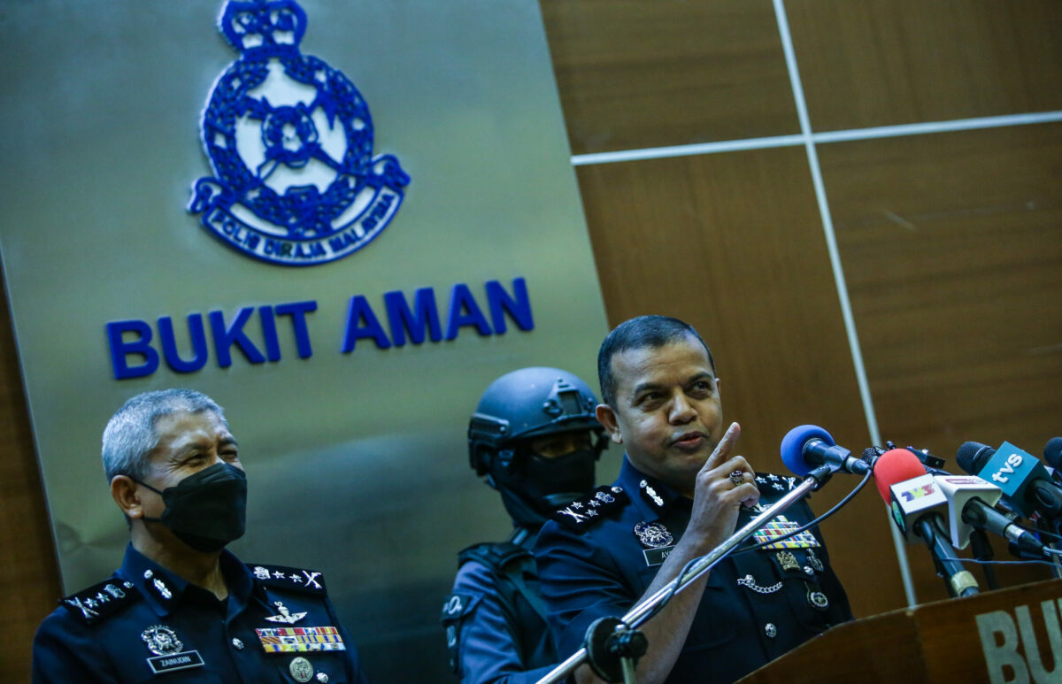 Pegawai polis wanita buat ‘live’ TikTok dari JSJN – Ayob Khan