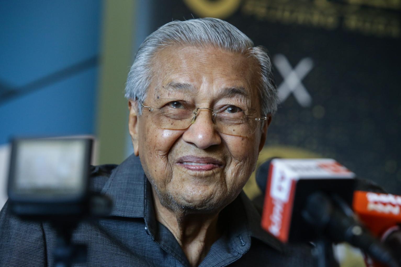 “Saya ini nampak nyanyuk ke?” – Dr Mahathir