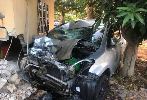 Suami isteri terbunuh motosikal dirempuh pemandu mabuk di Merlimau