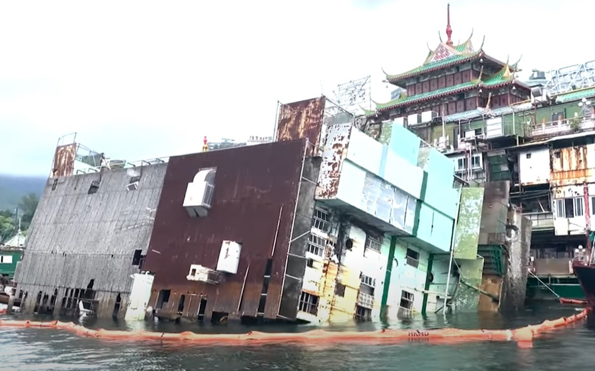 [VIDEO] Restoran Terapung Jumbo karam di Laut China Selatan