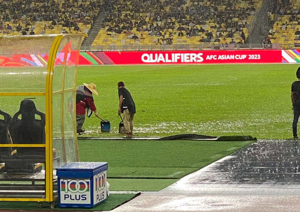 PSM tak arah guna penyodok, kadbod buang air bertakung di Stadium Nasional