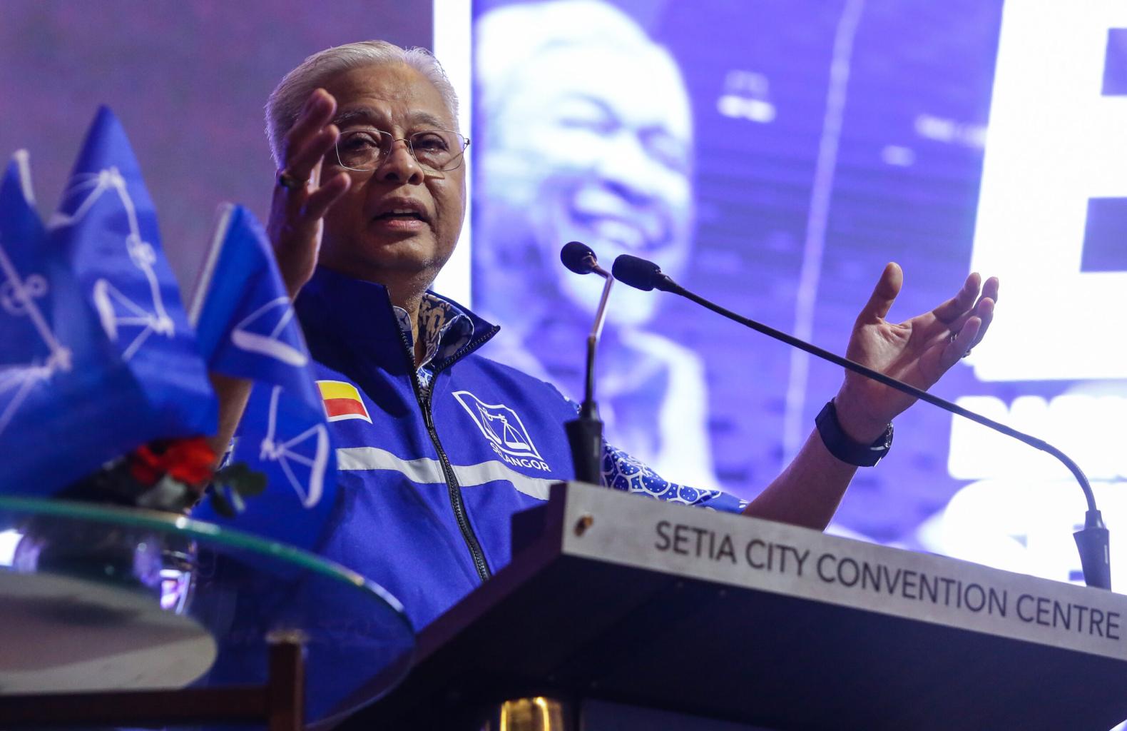 Zahid mahu segera, Ismail Sabri kata bubar Parlimen tergesa-gesa ibarat bunuh diri