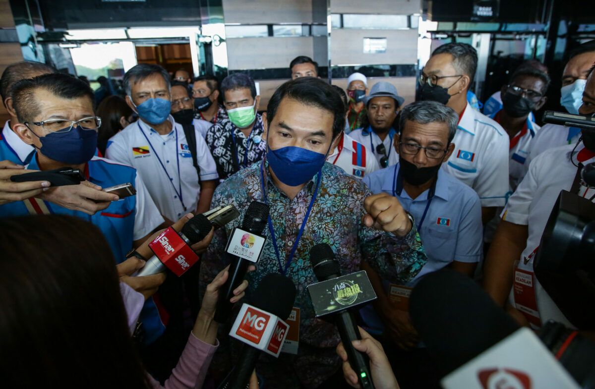 Jangan terlalu bodek Anwar, kata Rafizi