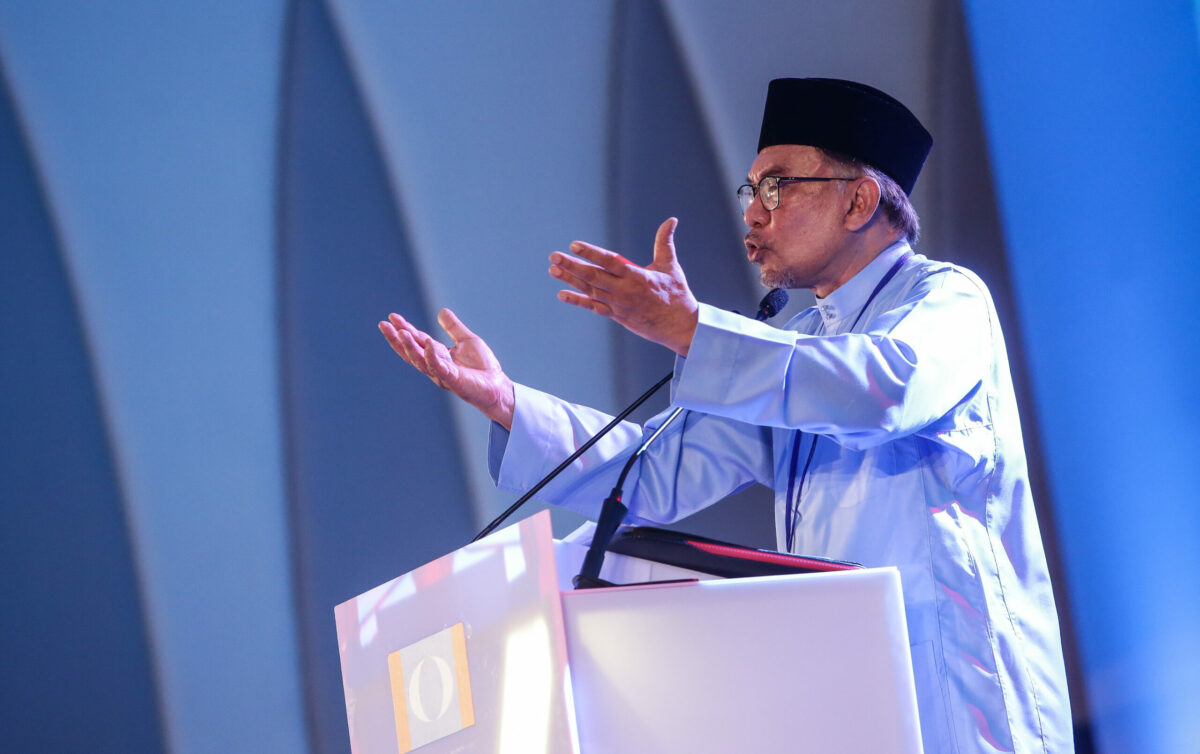 Kalau mahu saya jilat perasuah, cari Presiden lain – Anwar