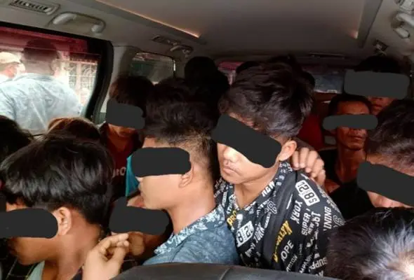 Remaja 17 tahun didakwa seludup 25 warga Myanmar dalam Vellfire