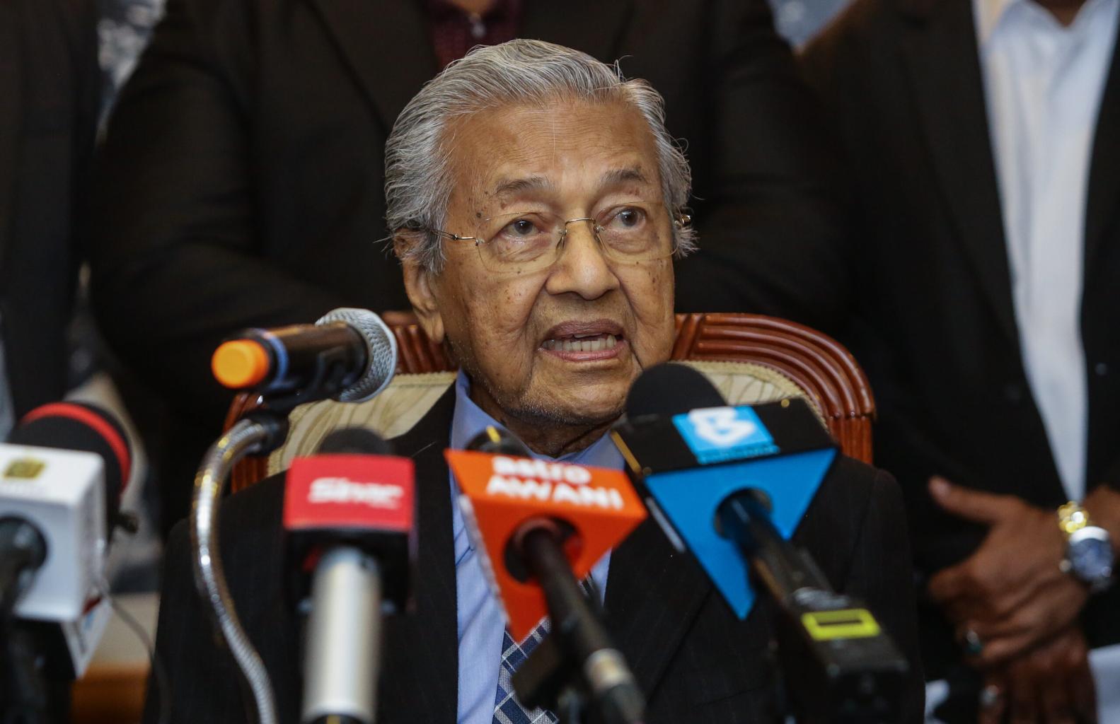 Hapus sistem sekolah vernakular rapat jurang antara kaum – Tun M