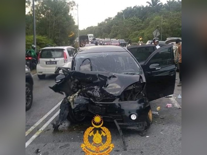 Wanita warga emas maut dalam nahas tiga kenderaan