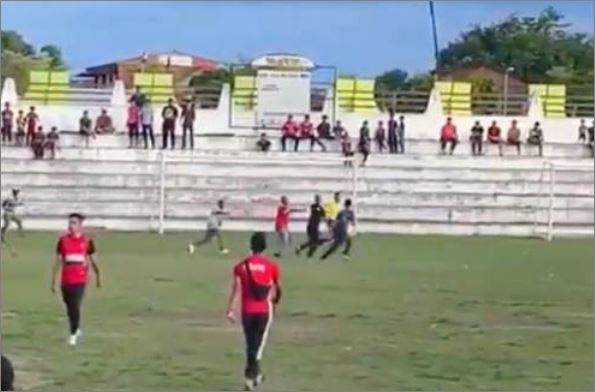 Pengadil bola sepak diserang penyokong di Pasir Mas