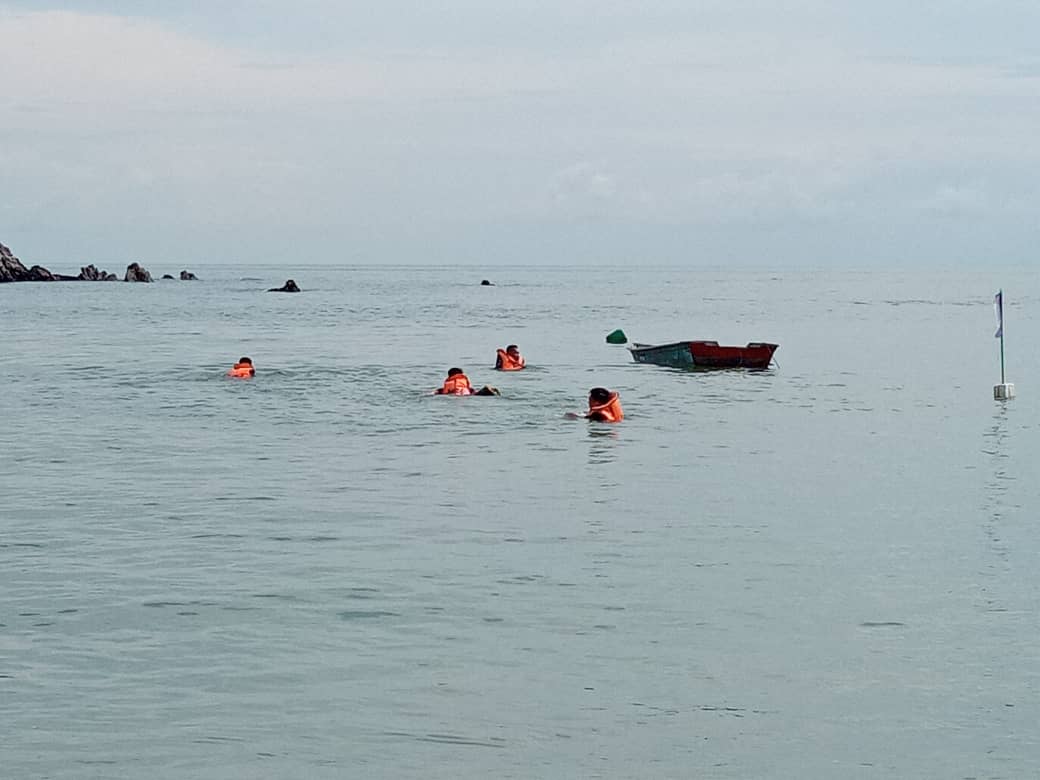 1 remaja dikhuatiri lemas, 2 tidak sedarkan diri, 3 terselamat mandi di pantai