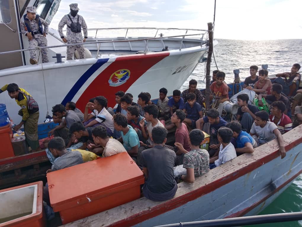 Bot cuba seludup 60 etnik Rohingya diusir di perairan Pulau Pinang