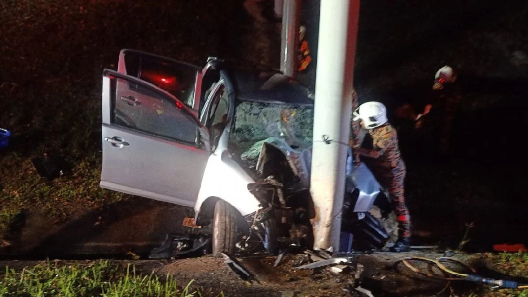 Suami isteri maut, kereta terbabas