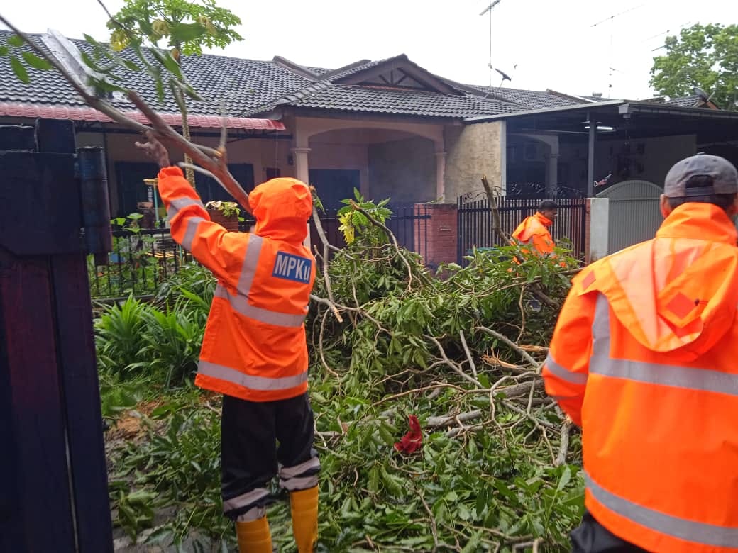 Lebih 100 penduduk terjejas ribut ‘badai’ Kulai