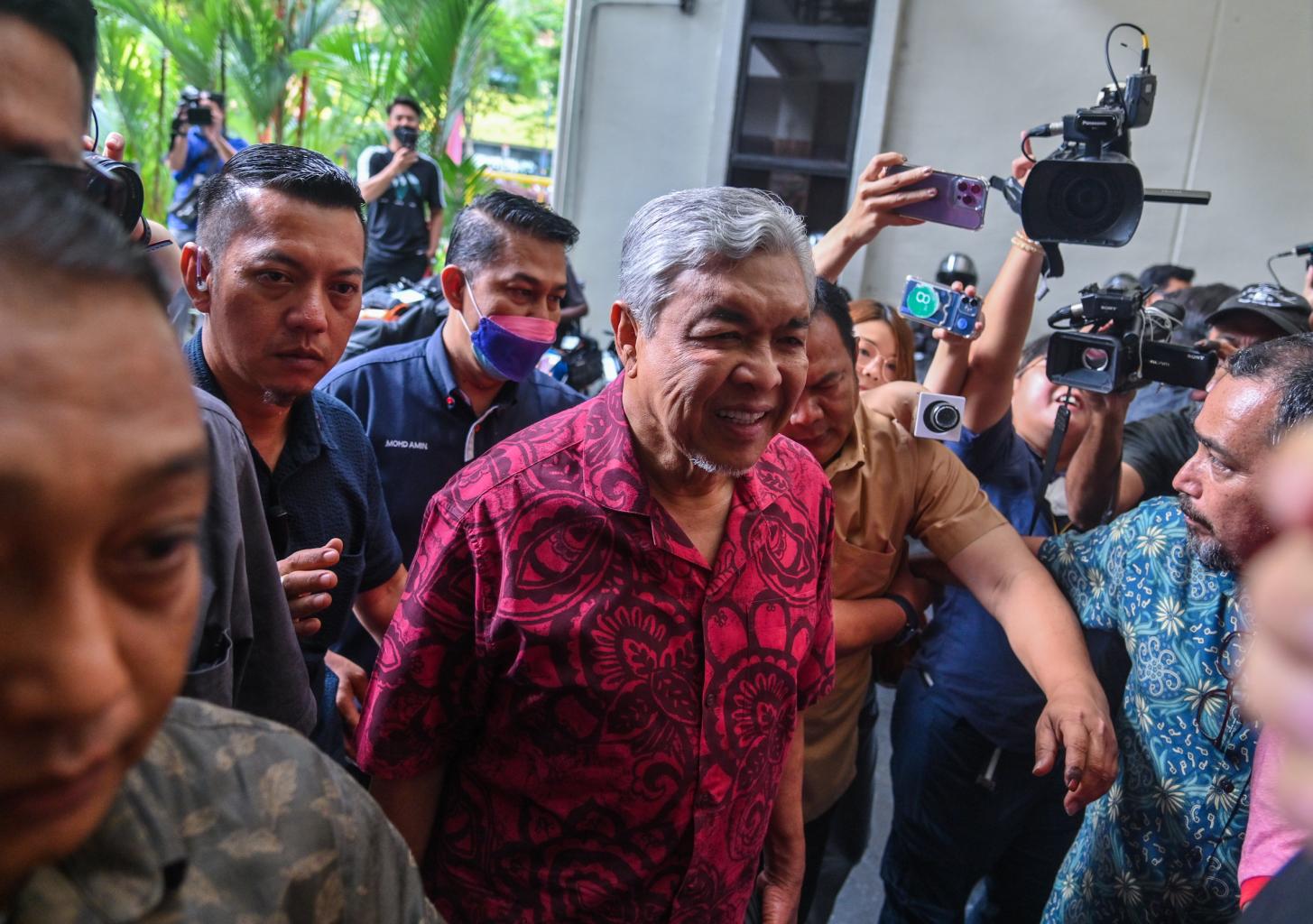 Agong titah BN sertai kerajaan bukan diterajui PN, kata Zahid