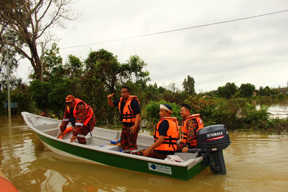 141 pegawai, anggota bomba terjejas banjir seluruh negara