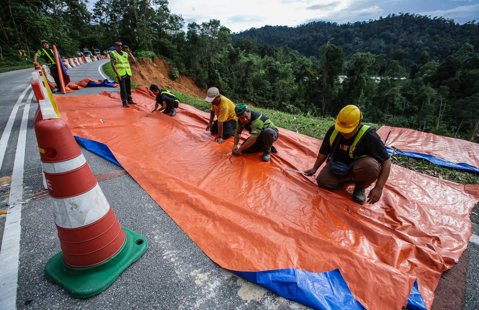 Operasi SAR tanah runtuh berjalan 24 jam