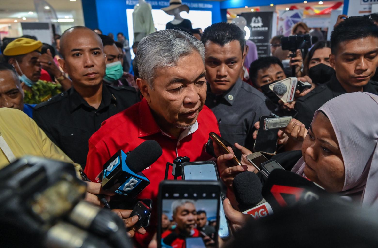 Zahid maafkan 10 MP BN tandatangan SD, tapi akan pantau