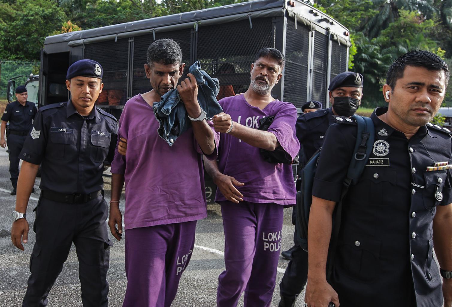 Dua lelaki cederakan pekerja restoran mamak didakwa