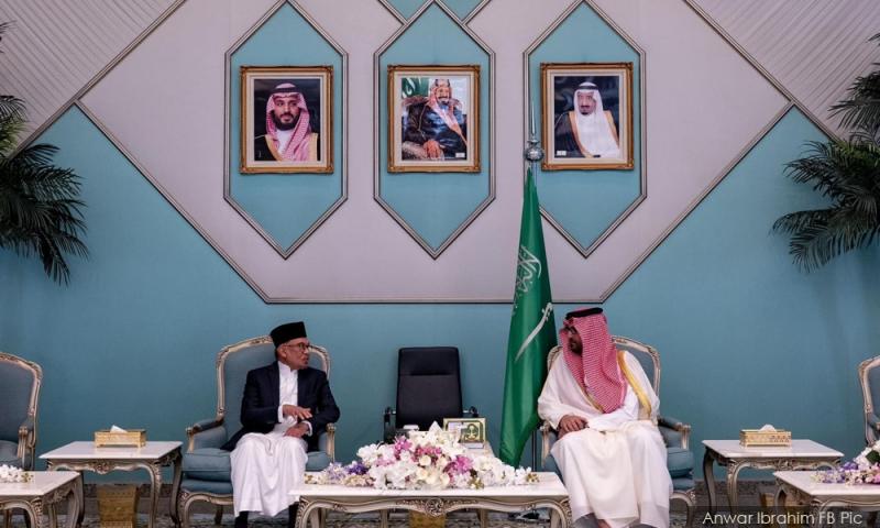 Anwar hanya jumpa pegawai pangkat rendah di Arab Saudi – Tun M