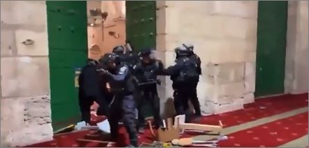 Kurang 24 jam, polis rejim cemari lagi kesucian Masjid Al-Aqsa