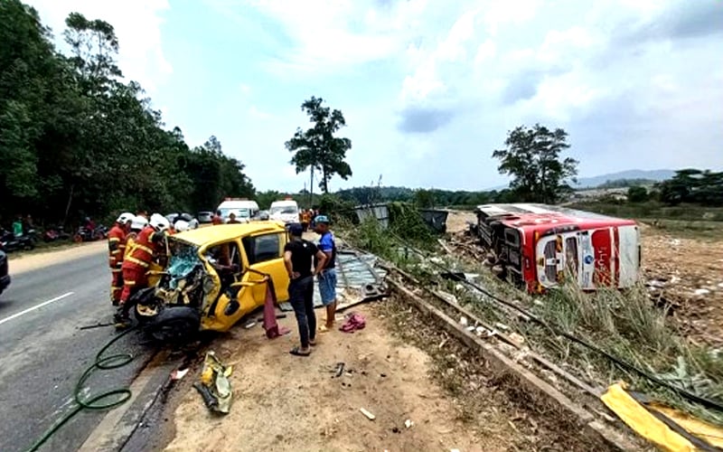 Kereta bertembung bas ekspres, suami isteri maut