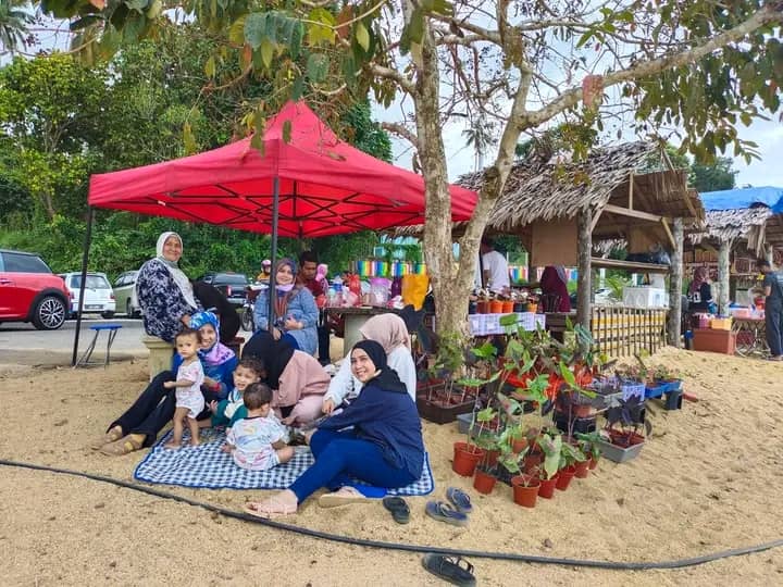 Dahulu kawasan ‘jin bertendang’, Dataran Batu Putih kini dikunjungi ramai