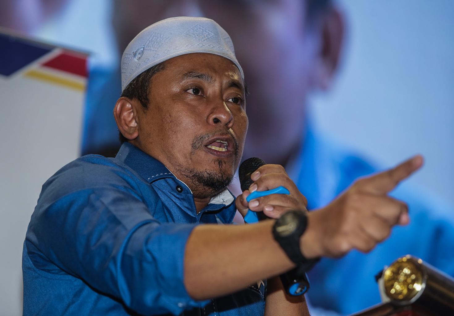 “Sanusi baru didakwa, belum didapati bersalah,” Ahmad Fadhli bidas Saifuddin