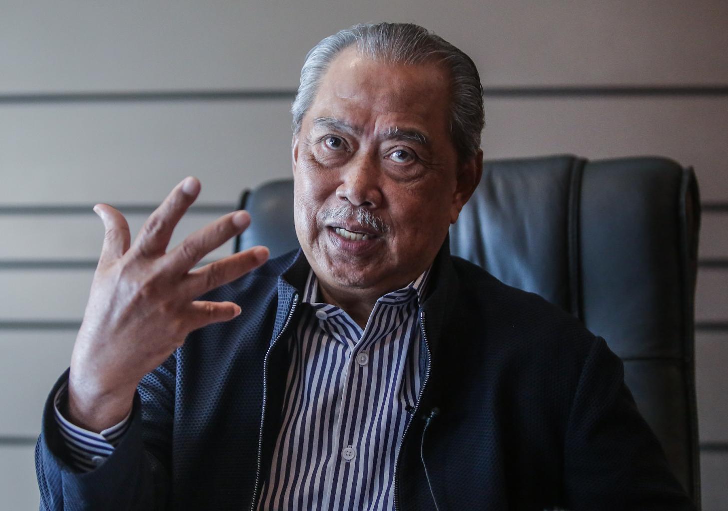 Muhyiddin teruskan tindakan saman ke atas Anwar